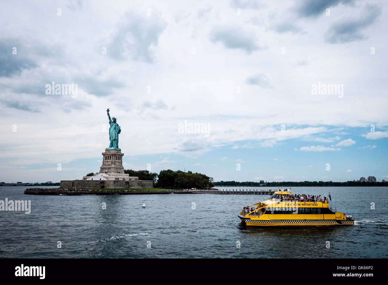 Does New York water taxi have a cruise?