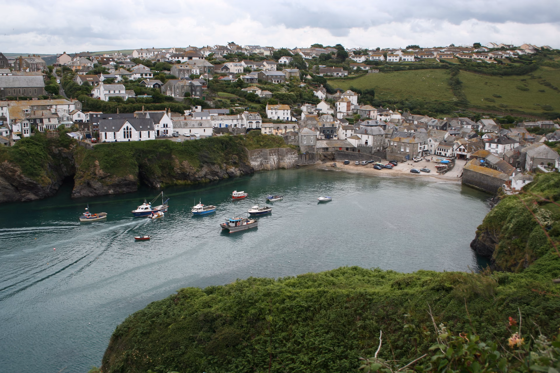 Is there a bus from Newquay Airport to Port Isaac?