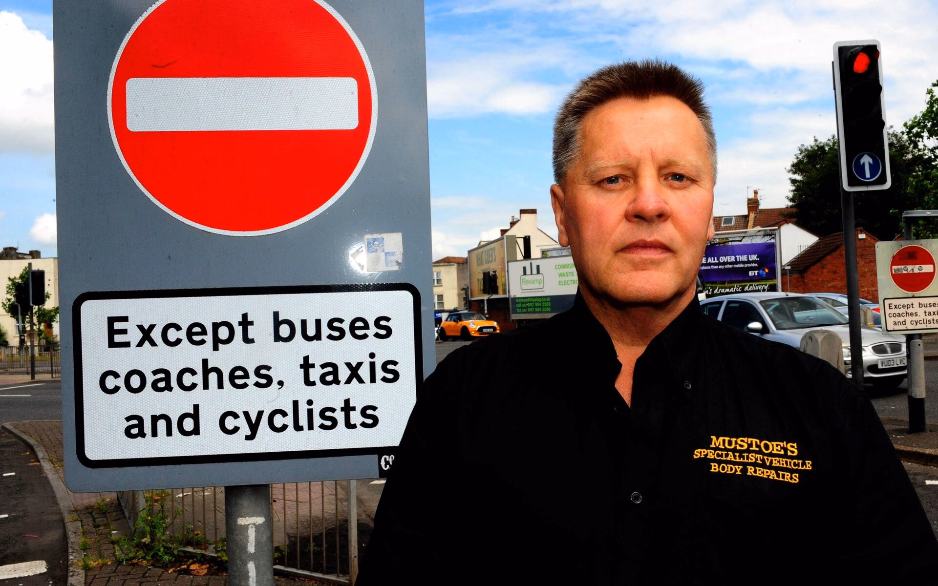 Are there motorbikes & cars on the bus gate?