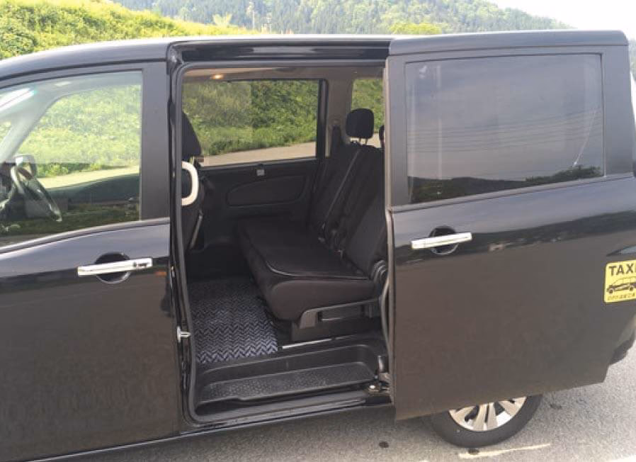 How much is a taxi from Nagano Kotsu to Nozawa?