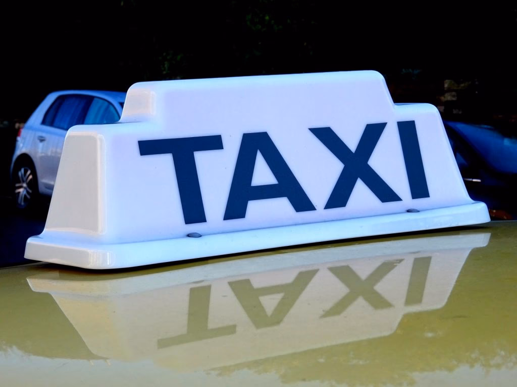 How do I get a taxi to Kahul airport?