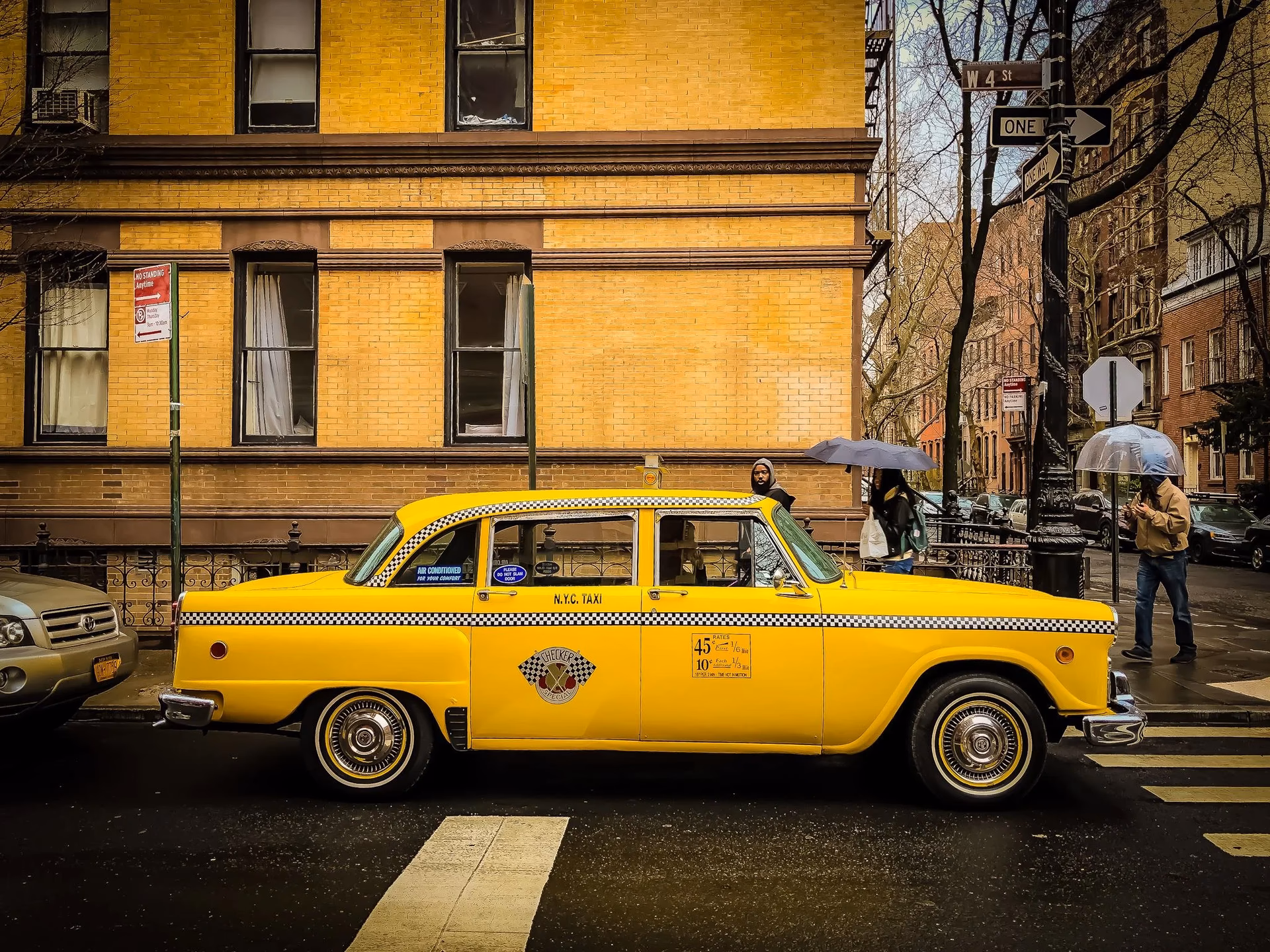 What is the history of the New York City taxicab?