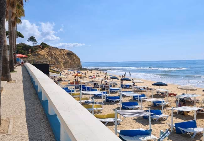 How to get from Vilamoura Aldeia do golf to Olhos de Gua?