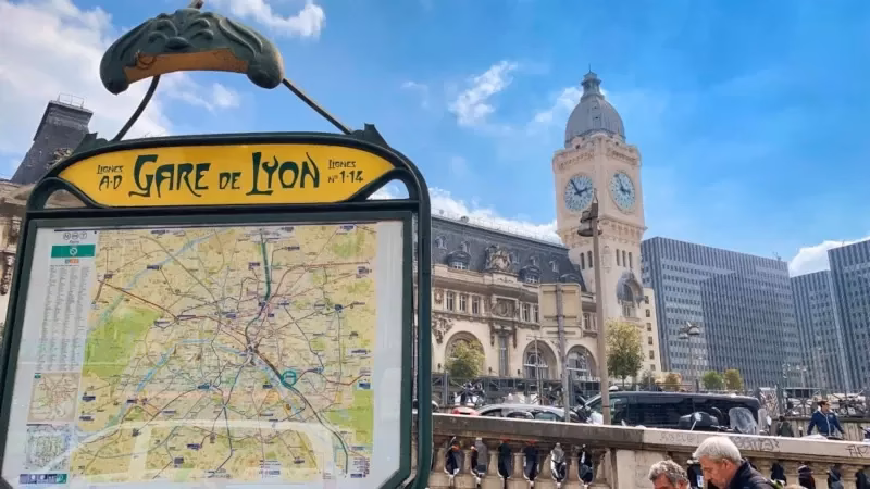 How much is a taxi from Gare de Lyon to Roissy-en-France (Aéroport)?