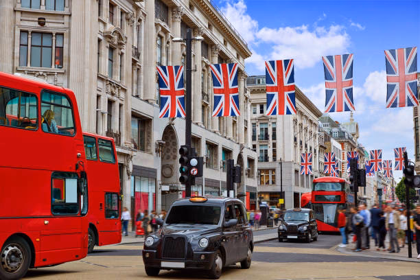 Should buses be allowed on Oxford Street?
