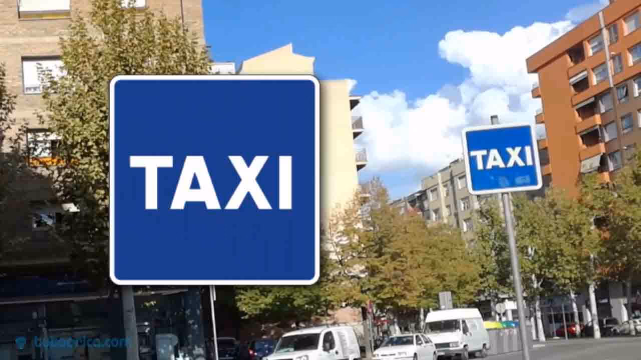 ¿Dónde puedo encontrar paradas de taxi?