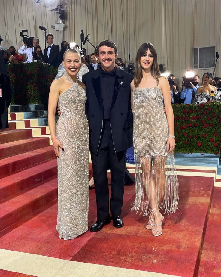 Who is Daisy Edgar-Jones?