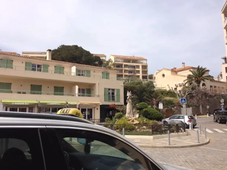 Where are taxis Costa based?