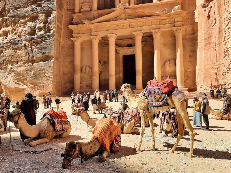 What happened to Petra Airlines?