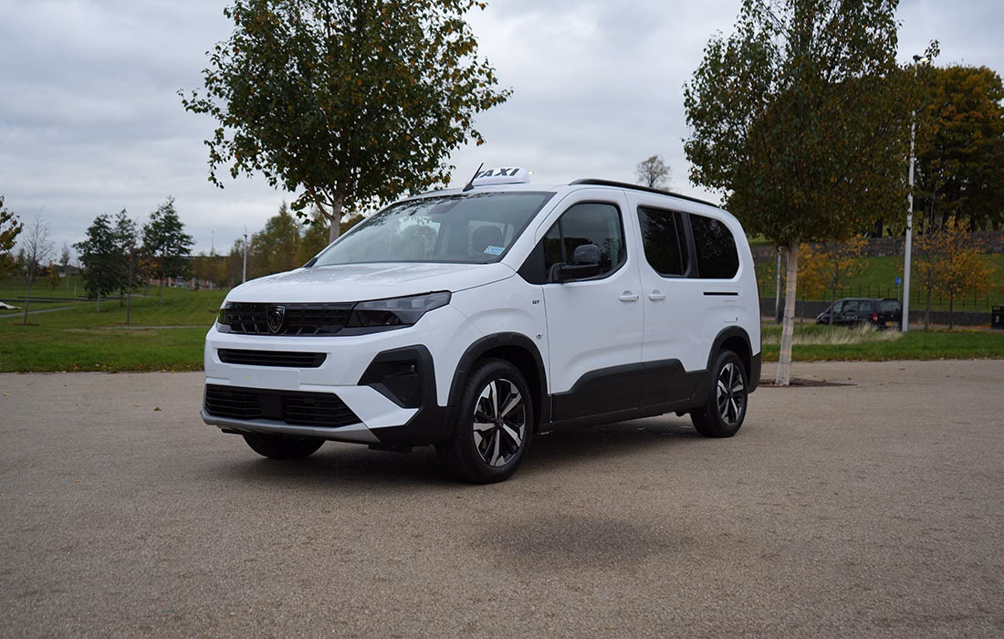 How do I choose a Peugeot E7 taxi?