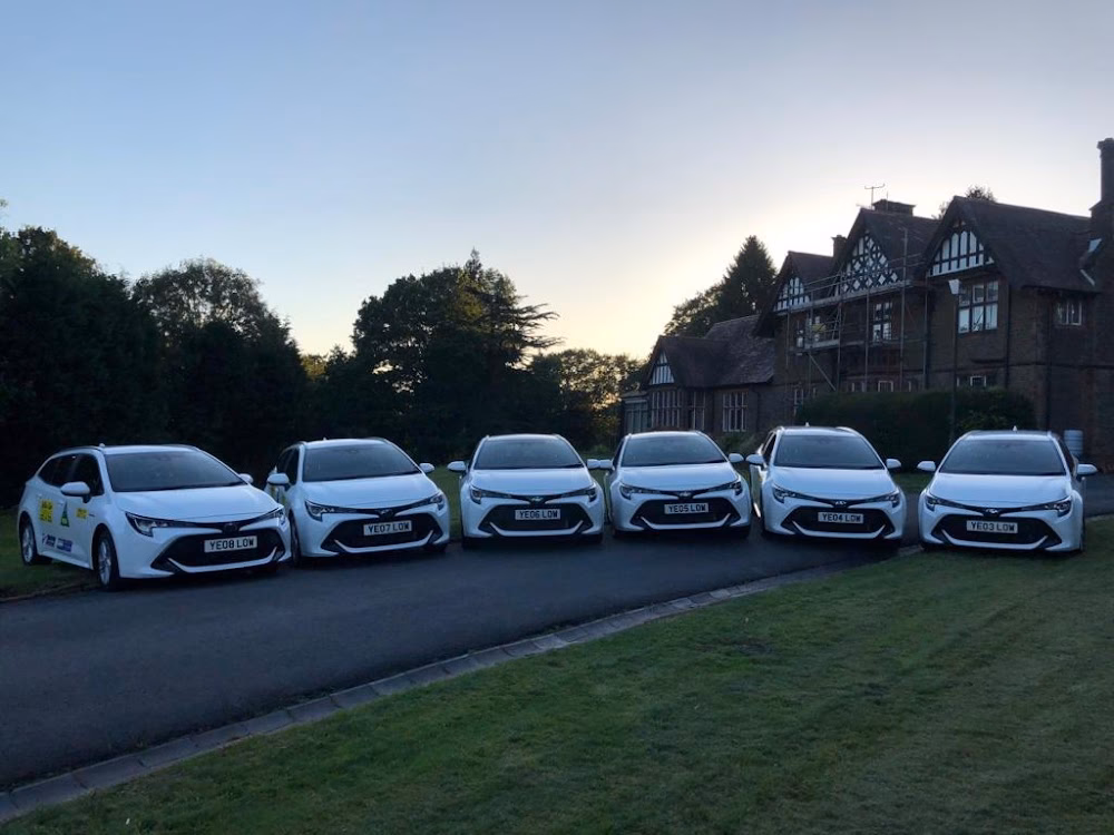 Who is a taxi service in Pitlochry?