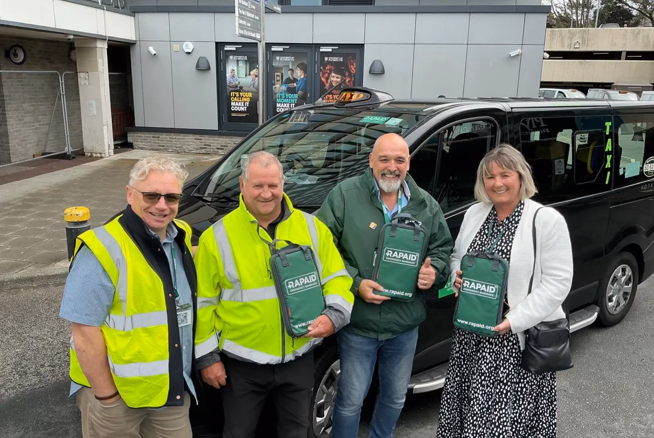 Why do shipping agents choose a Plymouth based taxi service?