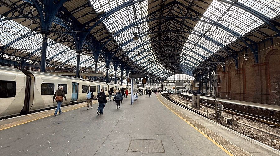 ¿Cuál es el tren eléctrico más barato en Brighton?