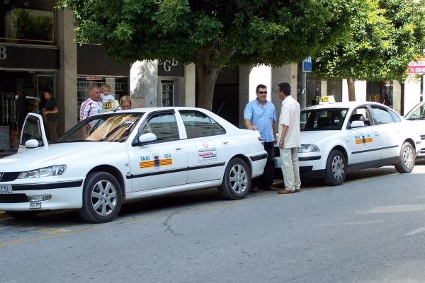 ¿Cómo calcular el precio de un traslado desde el aeropuerto de Ibiza?