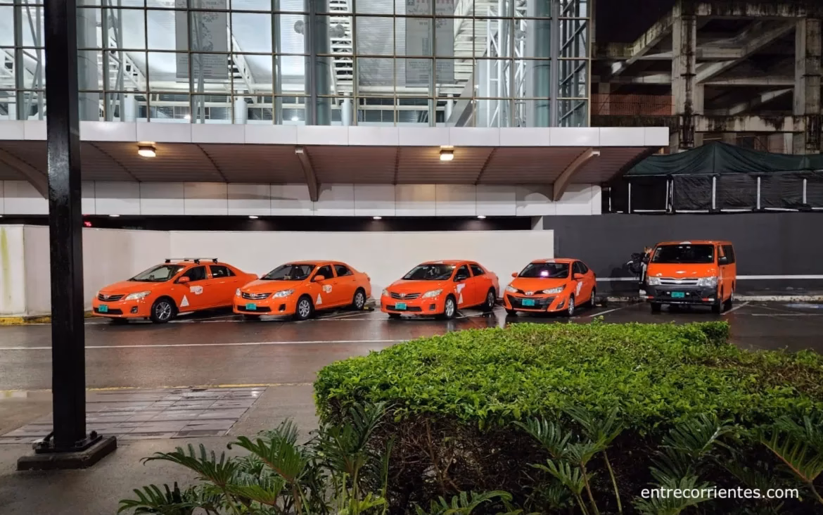 ¿Cómo llegar en taxi o autobús del aeropuerto al centro de San José?