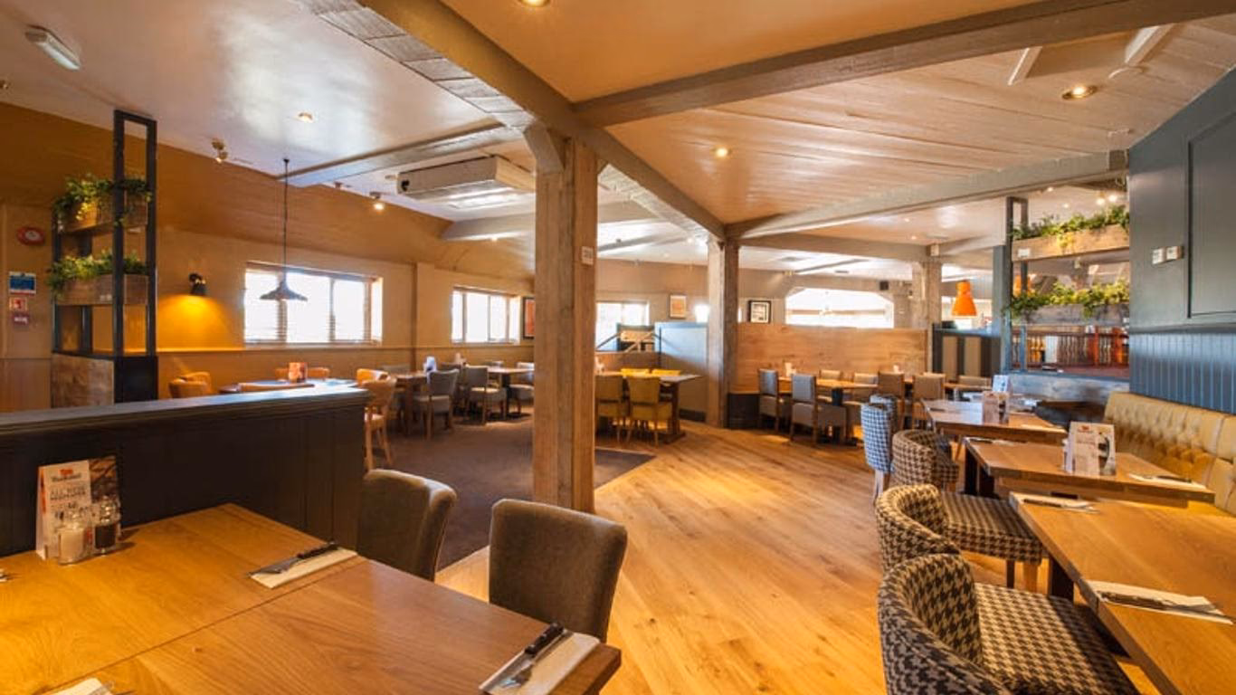 What can I do in Tamworth?