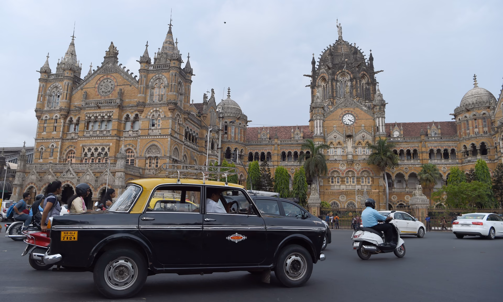 What happened to the iconic Padmini taxi in Mumbai?