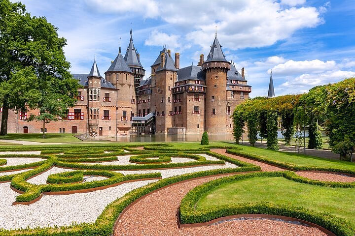 What is the biggest castle in the Netherlands?