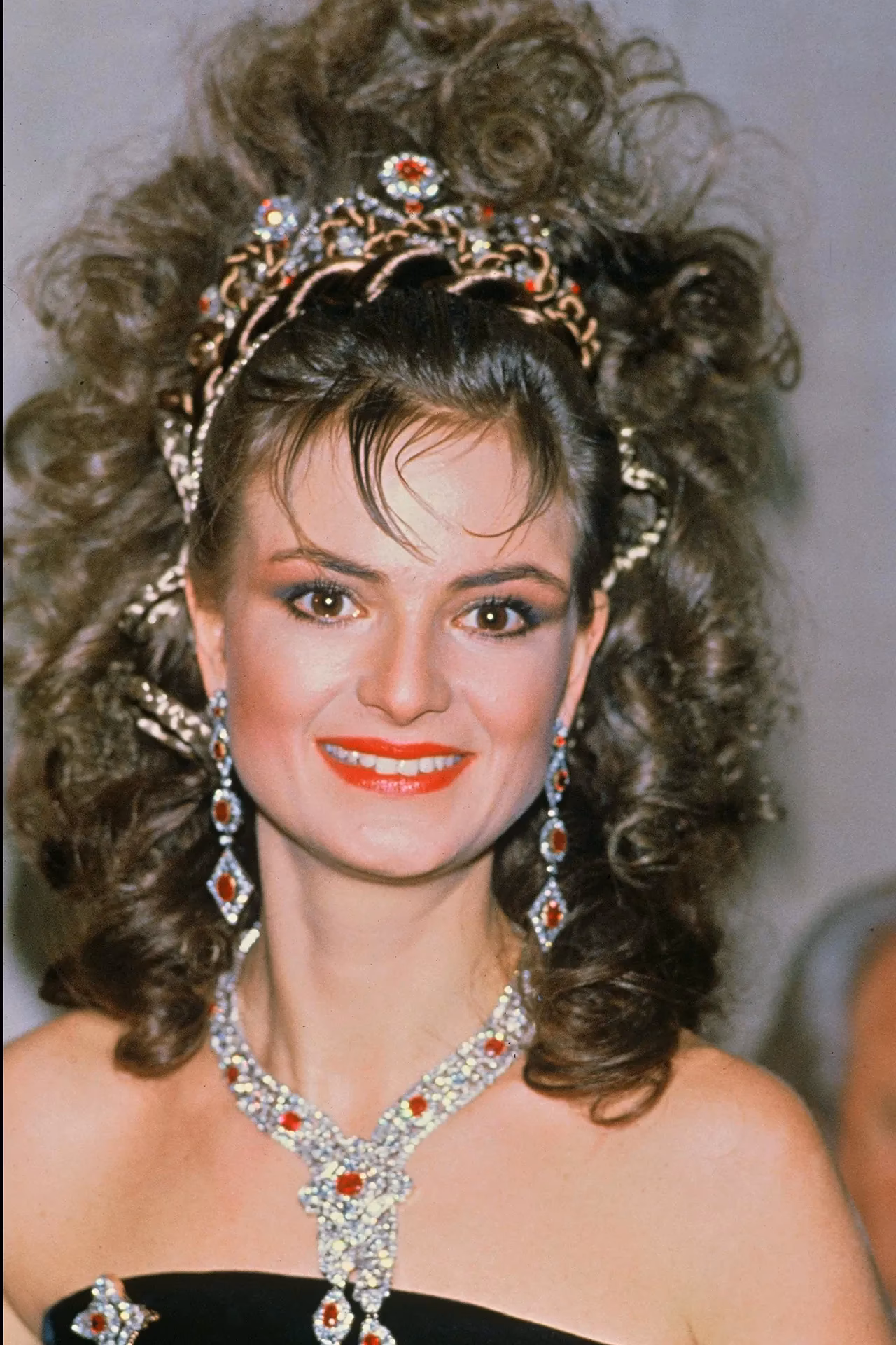 Who makes the Thurn und Taxis sapphire tiara?
