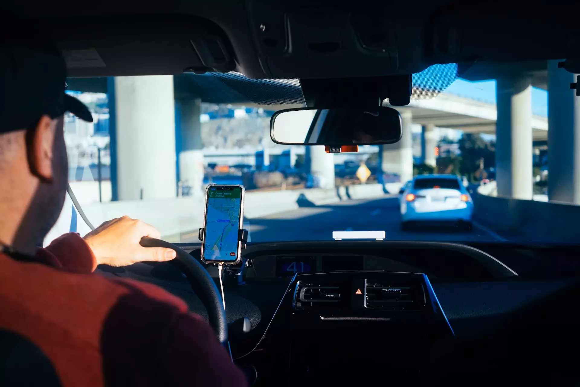 What are the benefits of being a taxi driver?