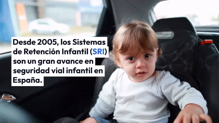 ¿Cómo pueden los niños viajar sin silla?