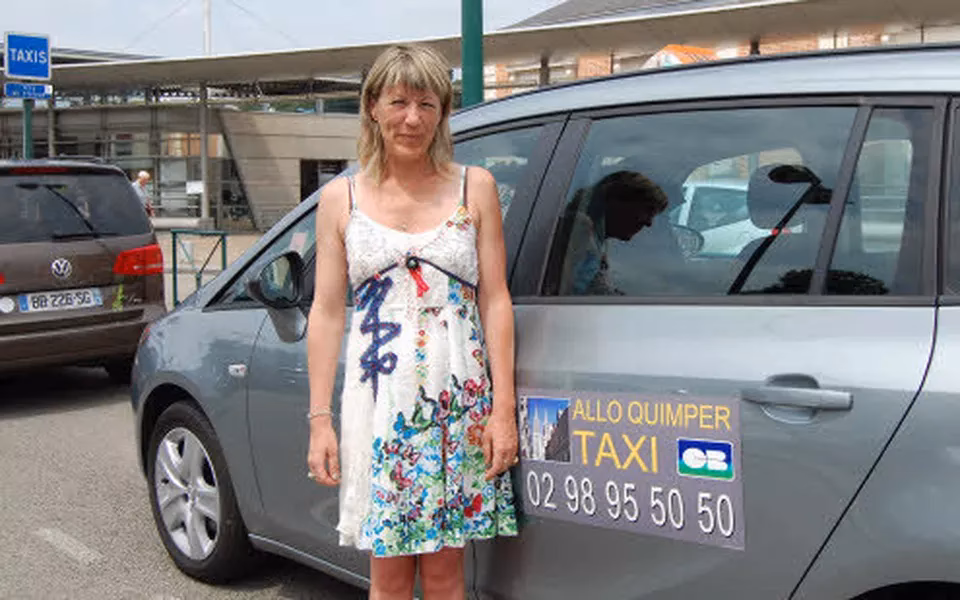 Quel véhicule est proposé par Allo Taxi quimperois Seznec à Quimper ?