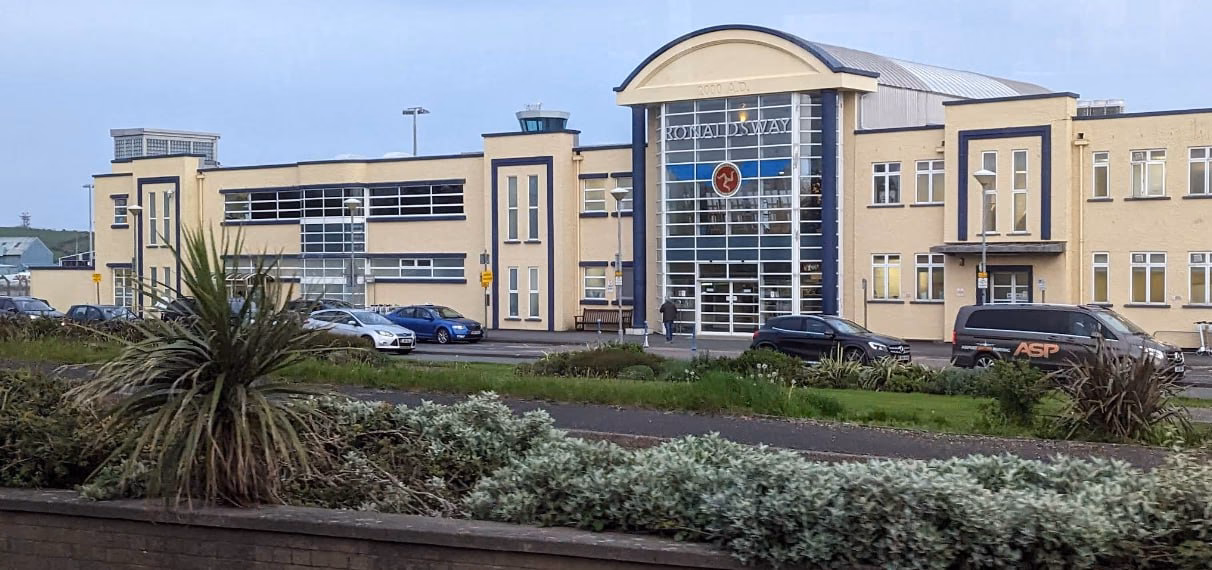 Can I pre-book a taxi with Ramsey Radio Taxis Ltd?