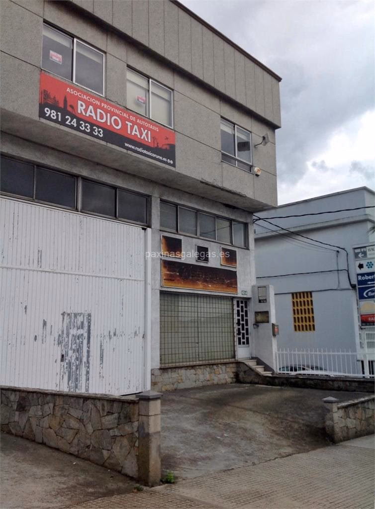 ¿Cuáles son las dos compañías de radio taxi en Granada?