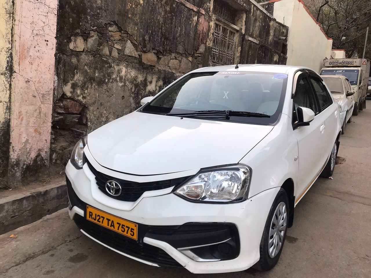 What is the best taxi service in Udaipur?