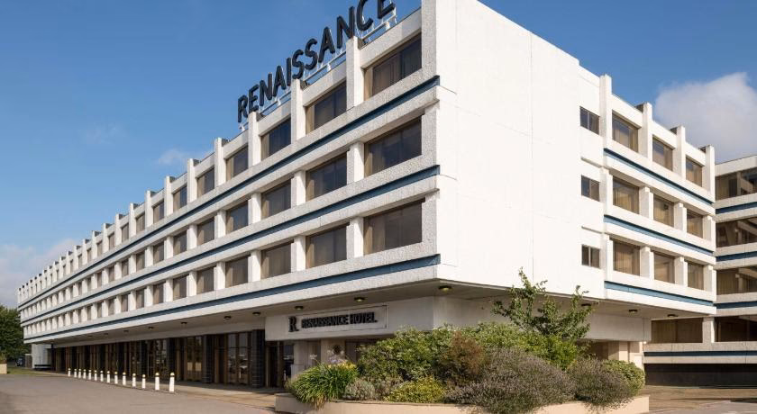 How far is Hounslow from Twickenham?