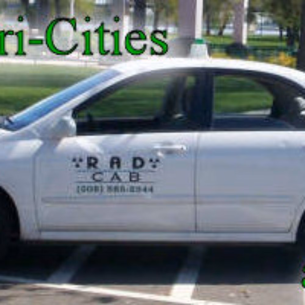 Does Richland Center have a taxi service?