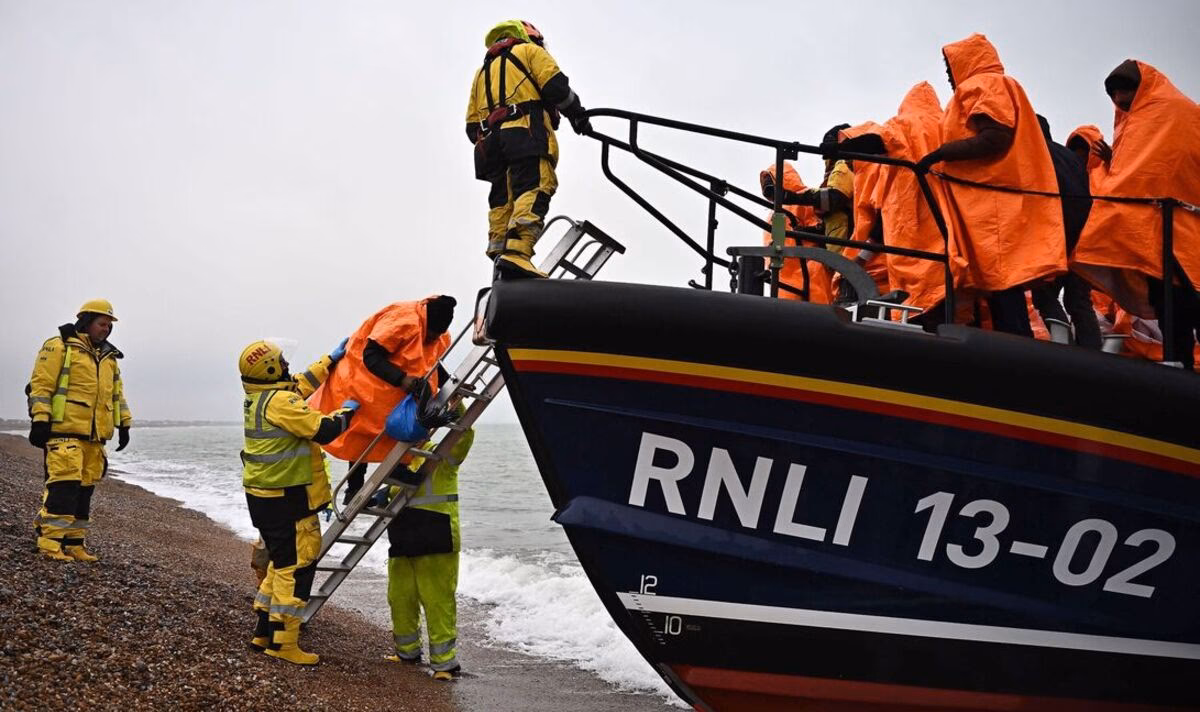 Do RNLI lifeboat rescuers apologise for rescuing small boat migrants?
