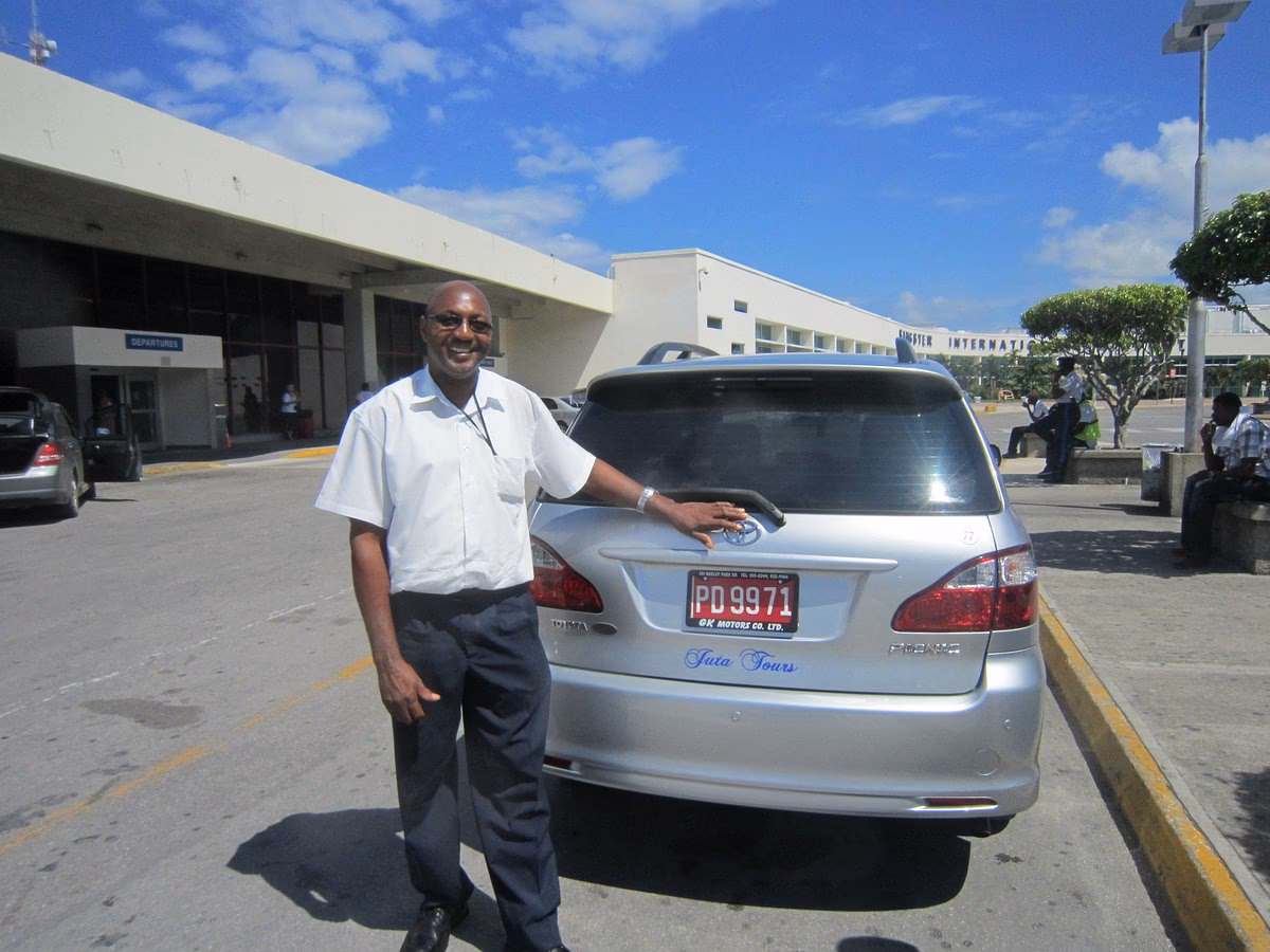 Why should you choose rocky's taxi and tour service?