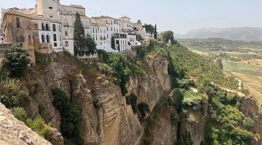 How to get from Malaga Airport to Ronda?