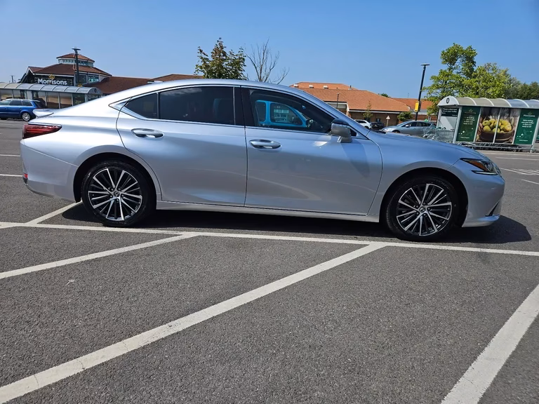 Where is Rossendale Motors Ltd?