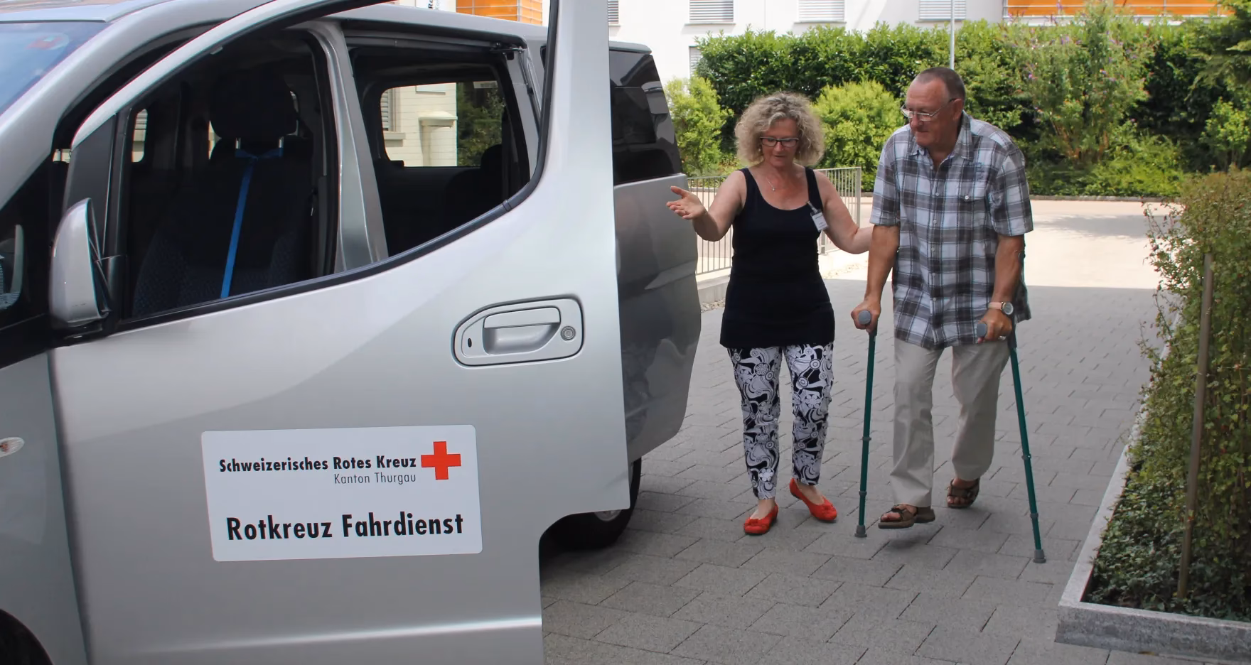 Wie kann ich den Rotkreuz-Fahrdienst kontaktieren?