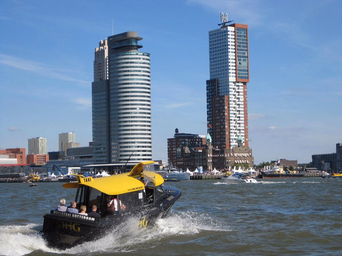 How do water taxis work in Rotterdam & Schiedam?