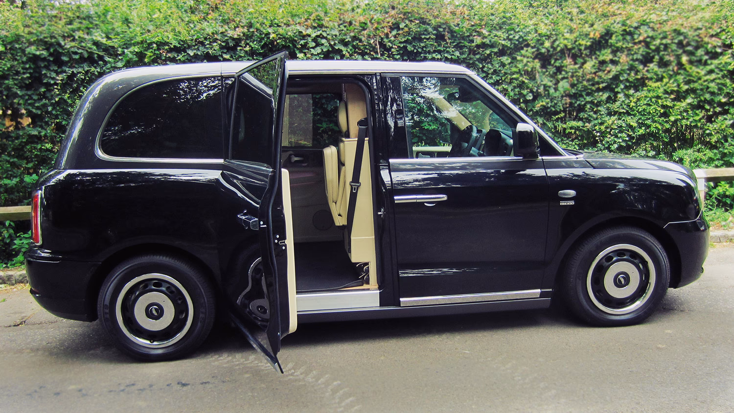 Should you hire other drivers to run a taxi business?