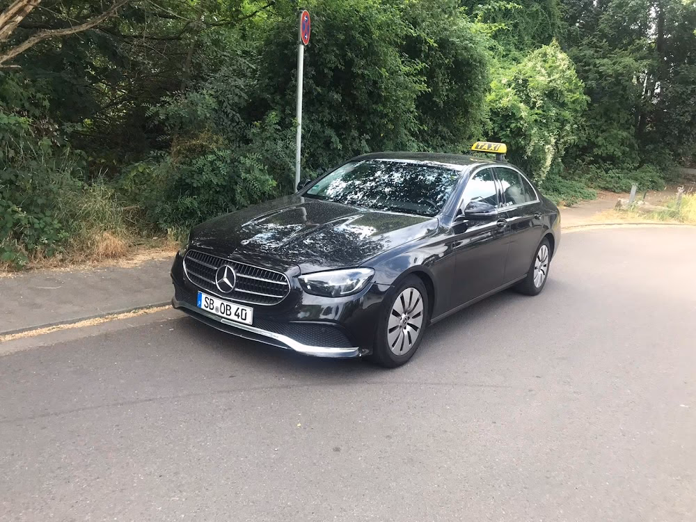 Was ist die Taxi-Rufnummer in Saarbrücken?