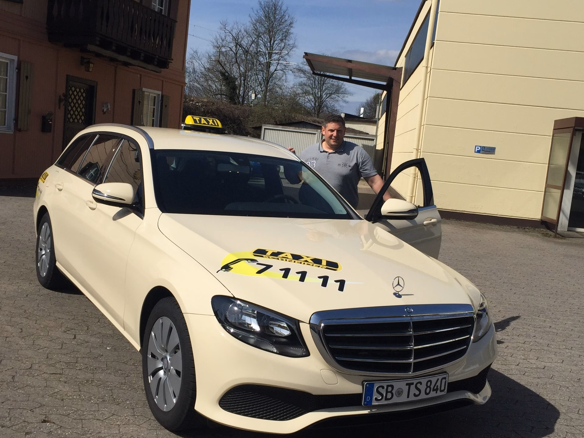 Was ist die Taxi-Rufnummer in Saarbrücken?