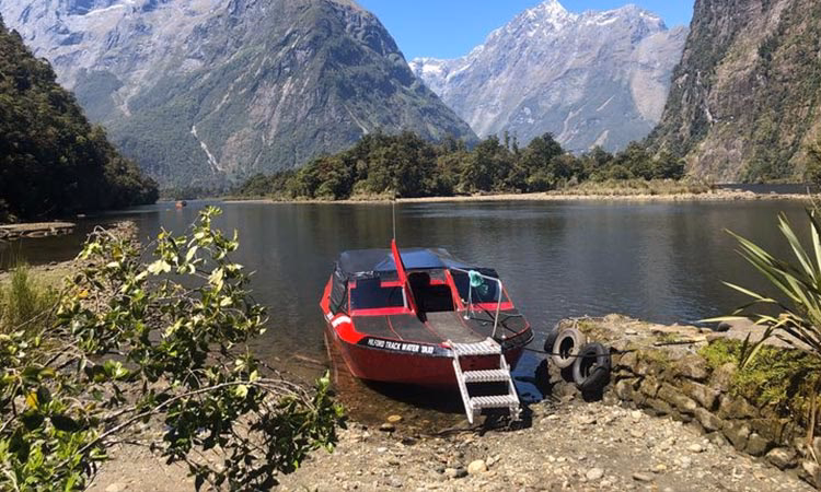 How to get from Glade House to Sandfly Point?