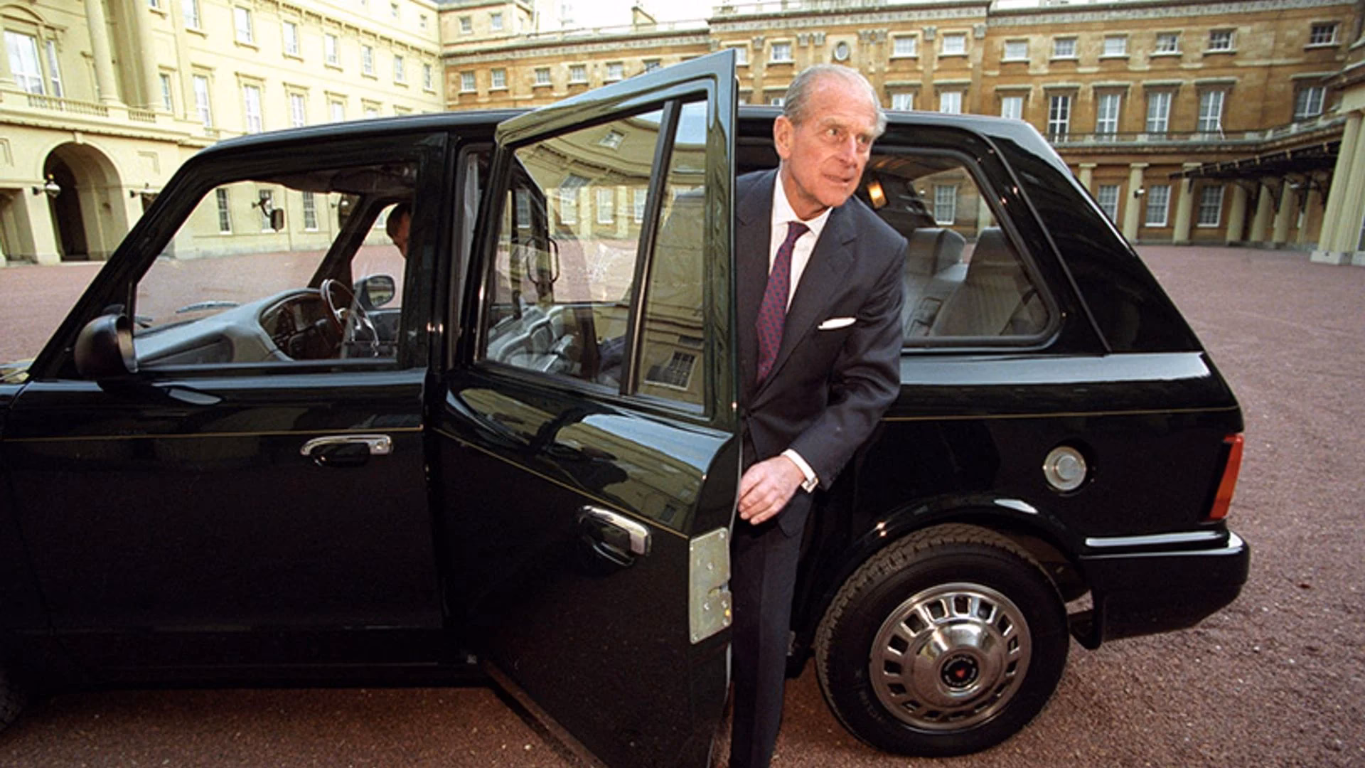 How much are one-way tickets from Sandringham Estate to King's Lynn?