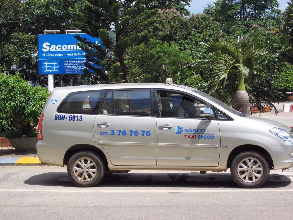 What is a Sasco business lounge?