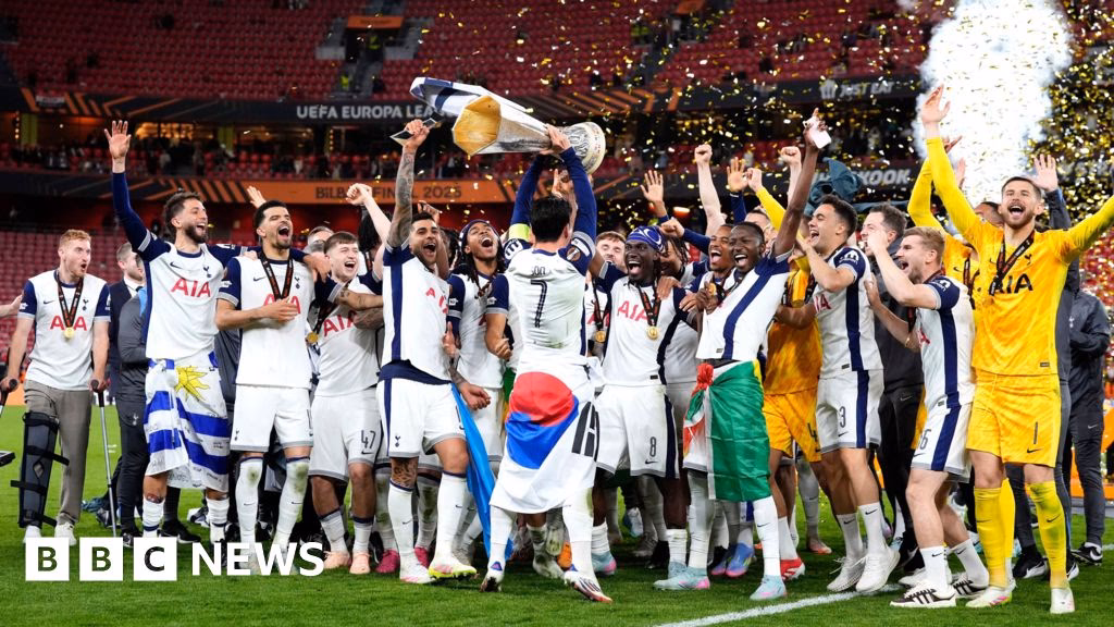 Are taxis able to drop-off and pick-up near the stadium?