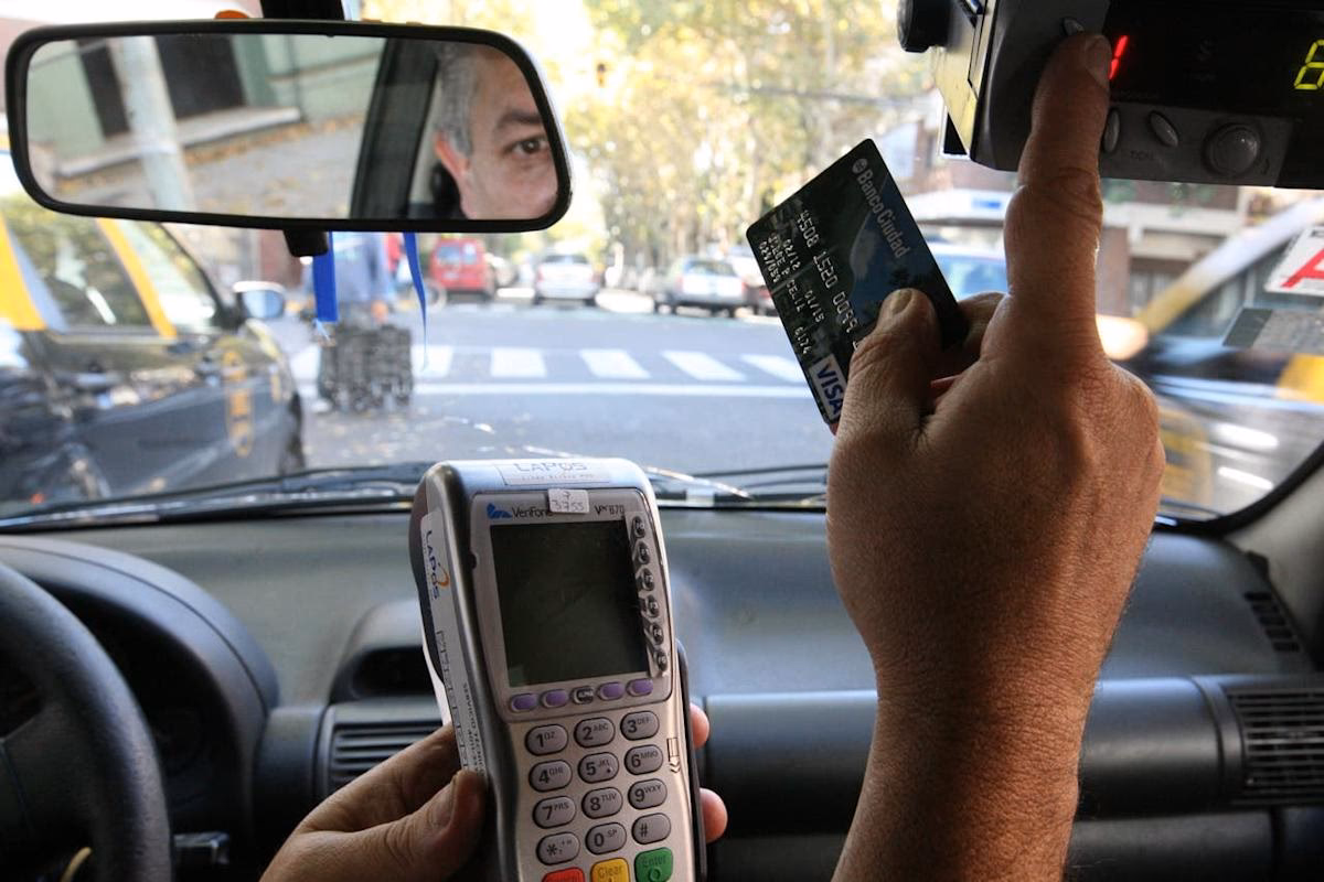 ¿Qué pasa si no tengo datáfono en el taxi?