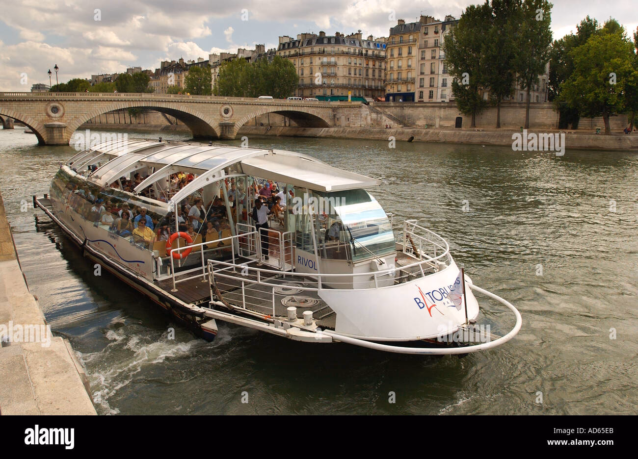 How far is the Seine from the sea?
