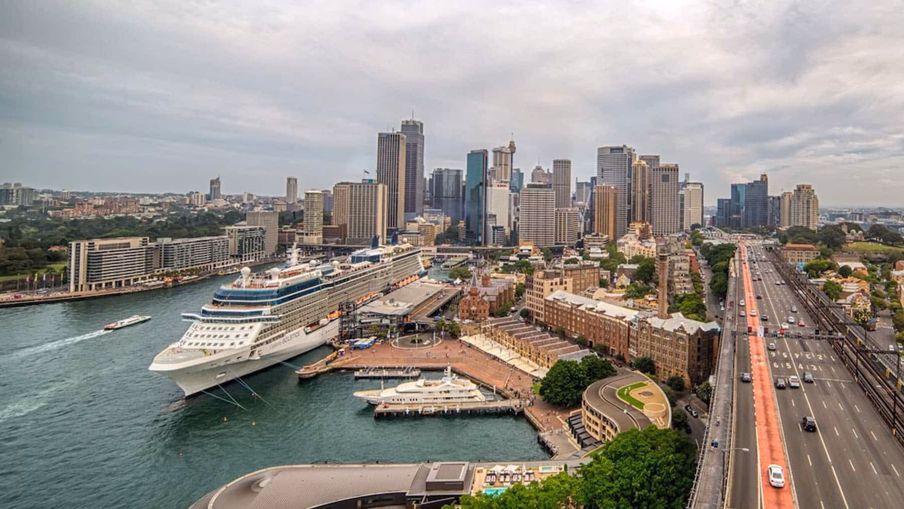 How much is a taxi from the airport to White Bay?