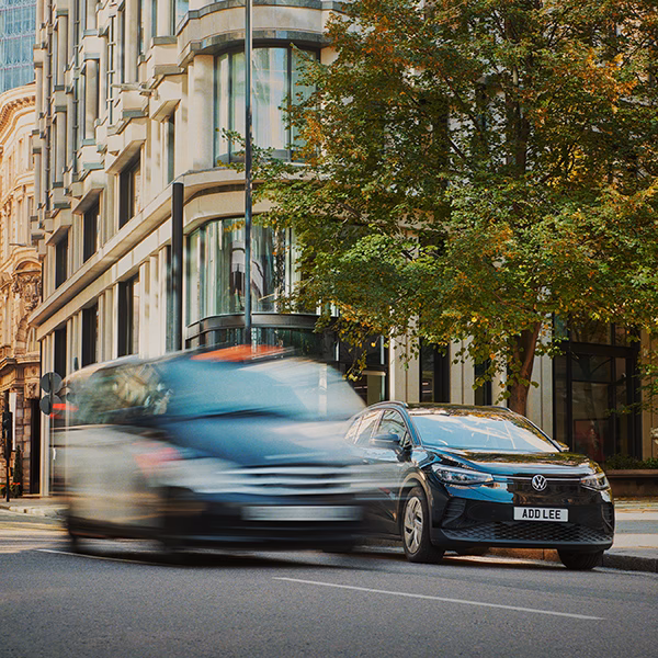 What bus service goes from Shepherd's Bush to London?