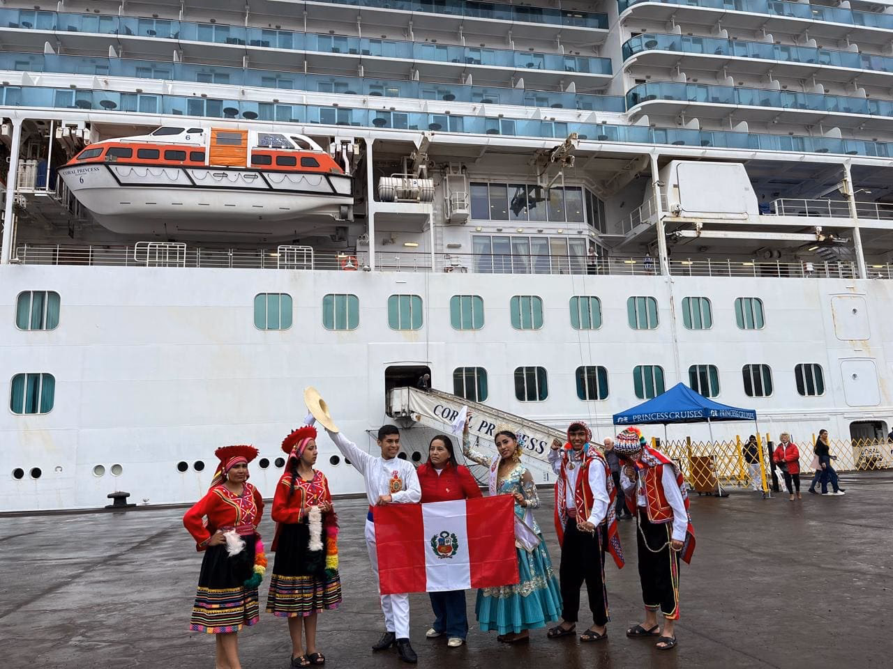 How to get on a cruise ship from Old Port?