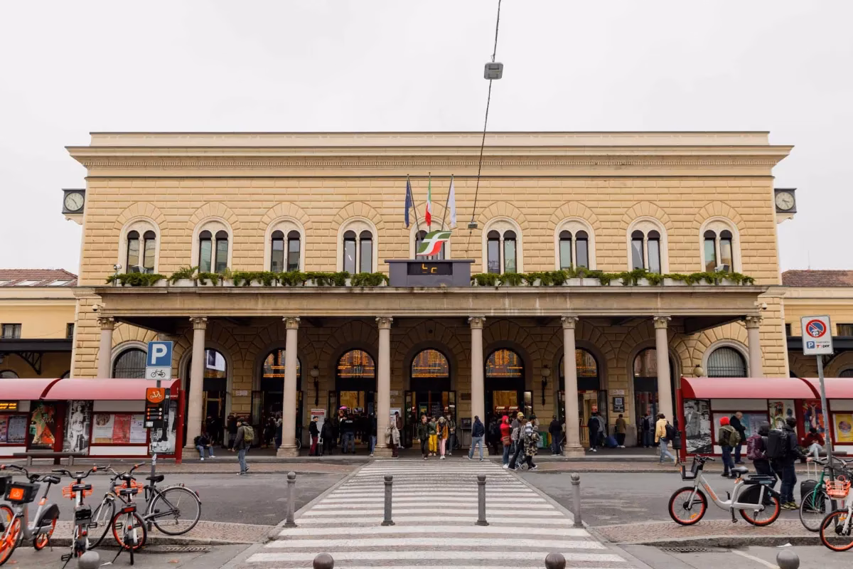 How to get a cab in Bologna?
